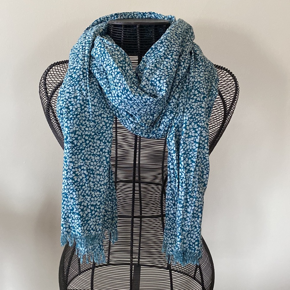 Aerie scarf
